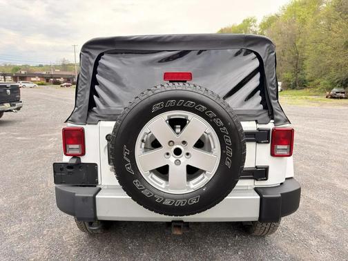 Bright White Clearcoat 2012 Jeep Wrangler Sahara
