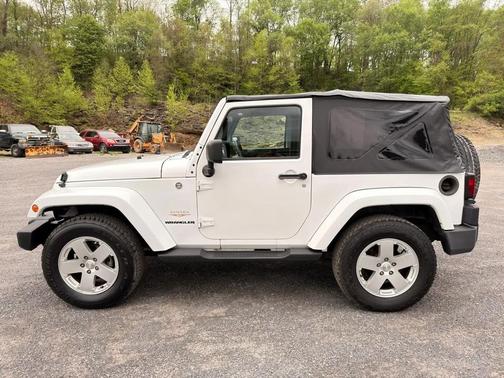 Bright White Clearcoat 2012 Jeep Wrangler Sahara