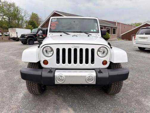Bright White Clearcoat 2012 Jeep Wrangler Sahara