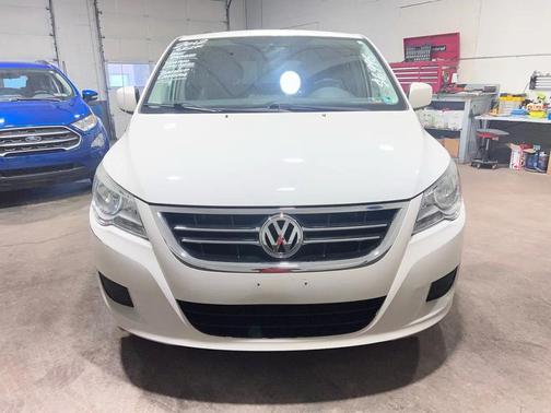 Calla Lilly White 2012 Volkswagen Routan SE