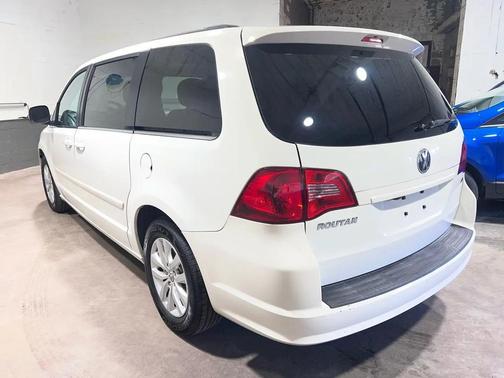 Calla Lilly White 2012 Volkswagen Routan SE