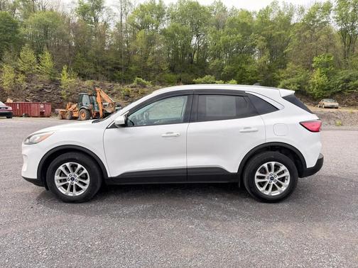 Pearl White 2021 Ford Escape SE