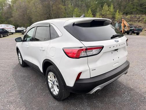 Pearl White 2021 Ford Escape SE