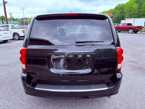 Brilliant Black Crystal Pearlcoat 2016 Dodge Grand Caravan SXT