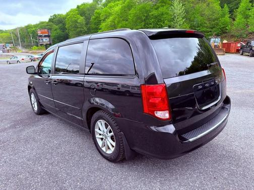 Brilliant Black Crystal Pearlcoat 2016 Dodge Grand Caravan SXT