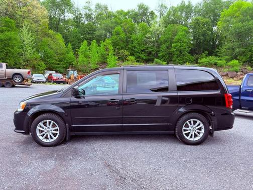 Brilliant Black Crystal Pearlcoat 2016 Dodge Grand Caravan SXT