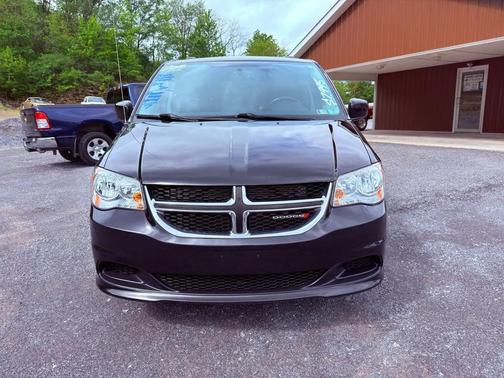 Brilliant Black Crystal Pearlcoat 2016 Dodge Grand Caravan SXT