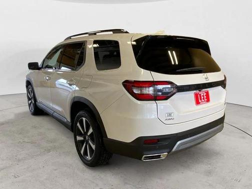 2025 Honda Pilot Touring 8-Passenger