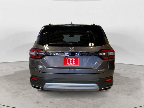 2025 Honda Pilot Touring 8-Passenger
