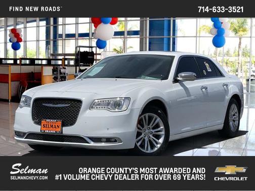 Photo 1 of 32 of 2016 Chrysler 300C Base