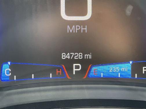 Photo 4 of 32 of 2016 Chrysler 300C Base
