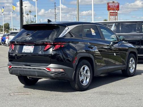 2022 Hyundai TUCSON SE