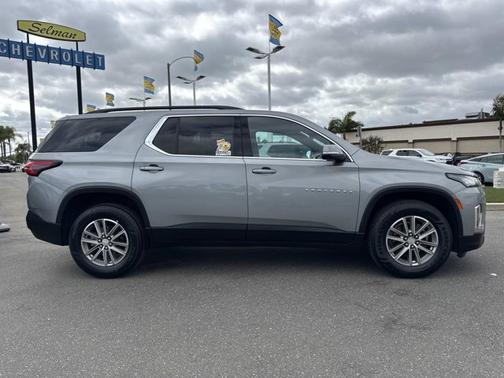 Sterling Gray Metallic 2023 Chevrolet Traverse LT Cloth