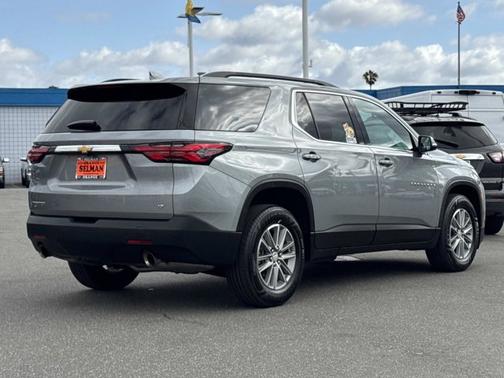 Sterling Gray Metallic 2023 Chevrolet Traverse LT Cloth
