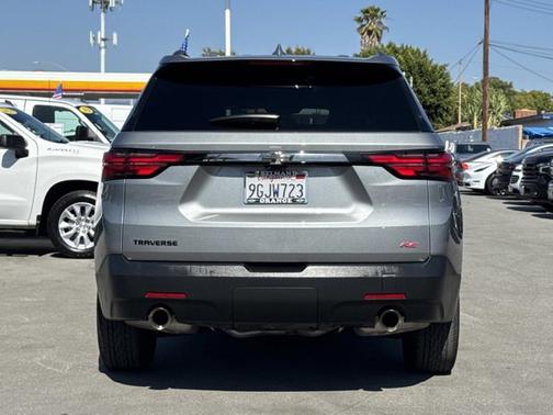 Sterling Gray Metallic 2023 Chevrolet Traverse RS