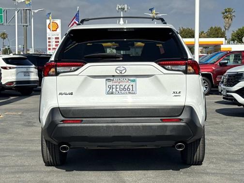 Ice Cap 2023 Toyota RAV4 XLE