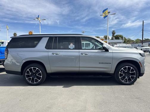 2025 Chevrolet Suburban RST