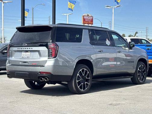 2025 Chevrolet Suburban RST