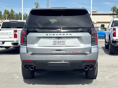 2025 Chevrolet Suburban RST