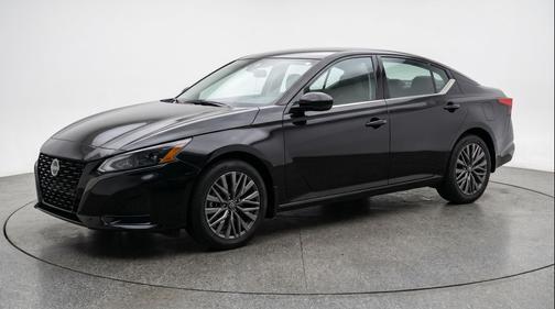 Super Black 2025 Nissan Altima SV FWD