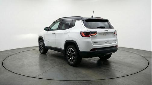 Bright White Clearcoat 2025 Jeep Compass Trailhawk