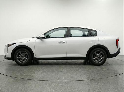 Snow White Pearl 2025 Kia K4 LXS