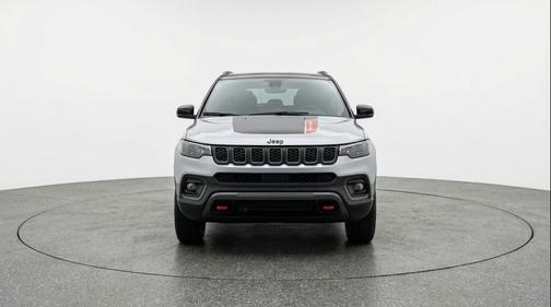 Silver Zynith Metallic Clearcoat 2025 Jeep Compass Trailhawk
