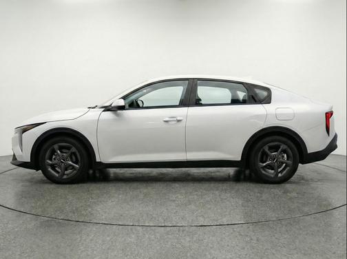 Snow White Pearl 2025 Kia K4 LXS