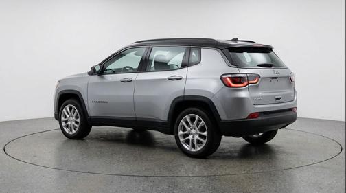 Silver Zynith Metallic Clearcoat 2025 Jeep Compass Limited