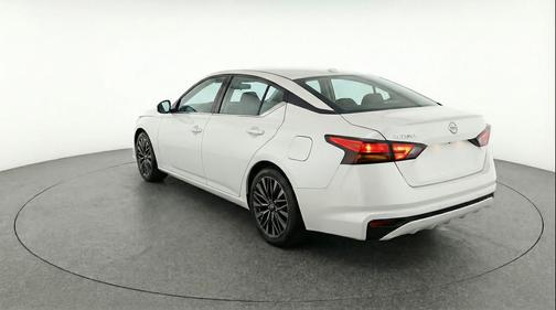 Glacier White 2025 Nissan Altima SV FWD