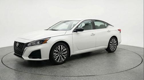 Glacier White 2025 Nissan Altima SV FWD