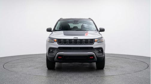 Silver Zynith Metallic Clearcoat 2025 Jeep Compass Trailhawk