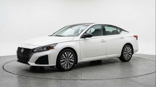 Glacier White 2025 Nissan Altima SV FWD