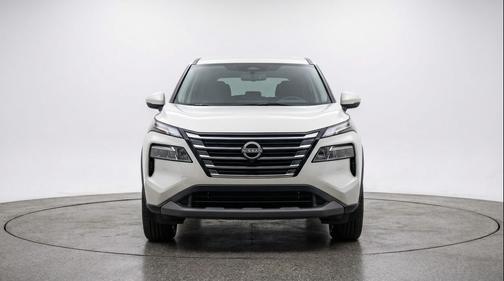 Everest White Pearl Tricoat 2025 Nissan Rogue SV
