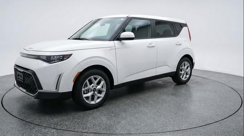 Snow White Pearl 2025 Kia Soul LX