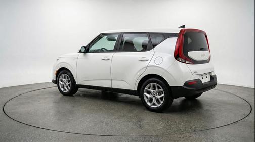 Snow White Pearl 2025 Kia Soul LX