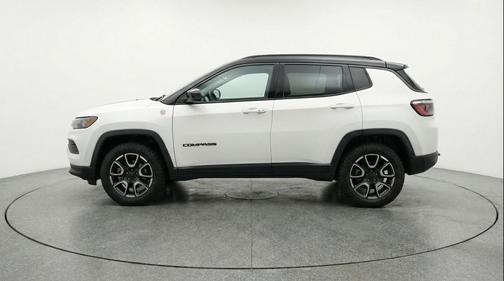 Bright White Clearcoat 2025 Jeep Compass Trailhawk