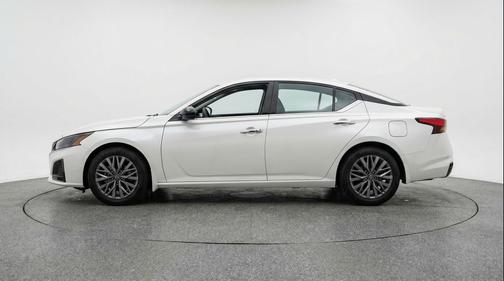 Glacier White 2025 Nissan Altima SV FWD