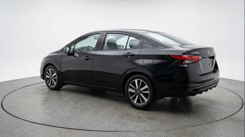Super Black 2025 Nissan Versa 1.6 SV