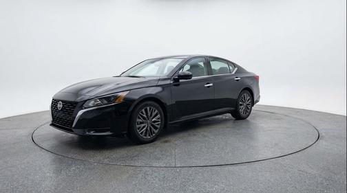 Super Black 2025 Nissan Altima SV FWD
