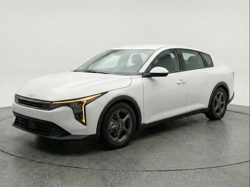 Snow White Pearl 2025 Kia K4 LXS