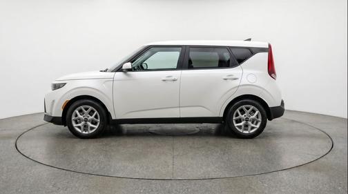 Snow White Pearl 2025 Kia Soul LX