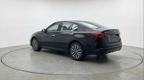 Super Black 2025 Nissan Altima SV FWD