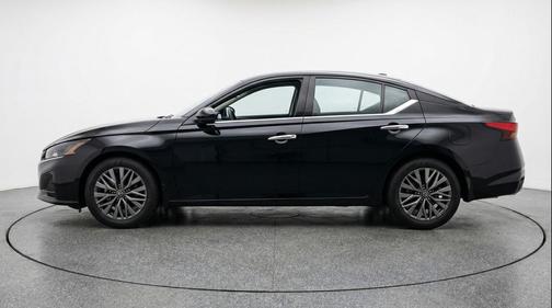 Super Black 2025 Nissan Altima SV FWD