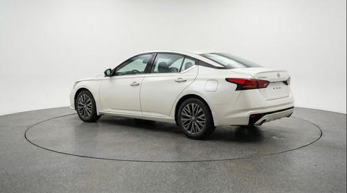 Glacier White 2025 Nissan Altima SV FWD