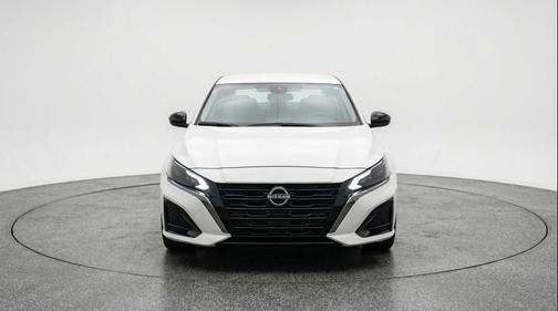 Glacier White 2025 Nissan Altima SV FWD