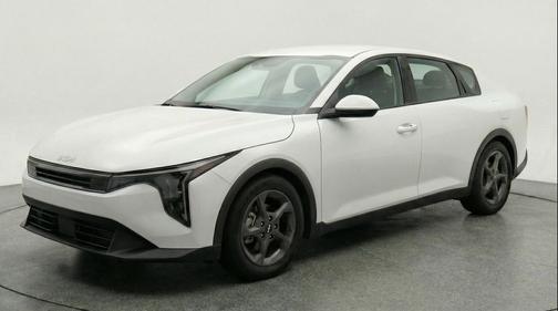 Snow White Pearl 2025 Kia K4 LXS