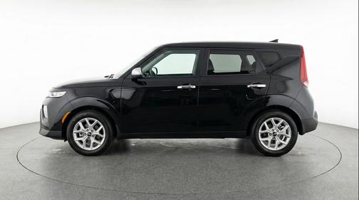 Fusion Black 2025 Kia Soul LX