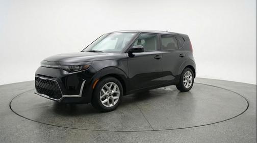 Fusion Black 2025 Kia Soul LX