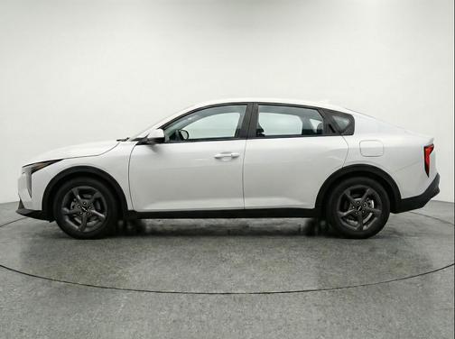 Snow White Pearl 2025 Kia K4 LXS
